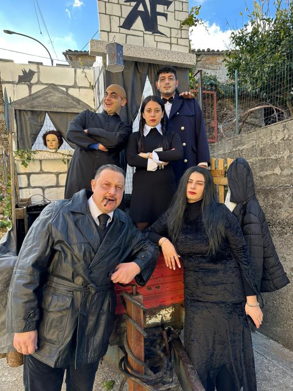 images Olivadi festeggia il Carnevale: i carri sfilano per le vie (FOTO)