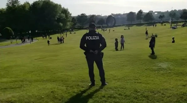 Catanzaro, spacciava droga nel Parco della Biodiversità Mediterranea: Daspo urbano per un 19enne