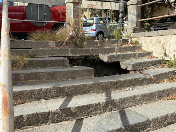 Rinnova Catanzaro denuncia il degrado della scalinata “Vallotta”: serve intervento immediato images Rinnova Catanzaro denuncia il degrado della scalinata “Vallotta”: serve intervento immediato