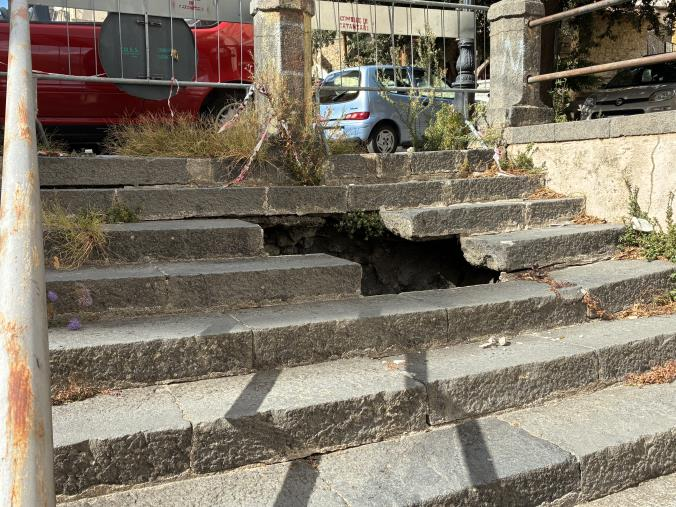 Rinnova Catanzaro denuncia il degrado della scalinata “Vallotta”: serve intervento immediato