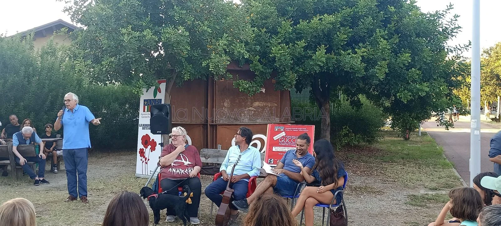 Catanzaro, Guccini rivive al Parco Gaslini: una serata intima tra musica, memoria e impegno