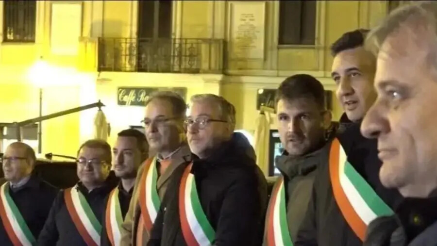 images I sindaci del comprensorio di Chiaravalle Centrale: “Non accetteremo mai lo smantellamento della Casa della Salute”