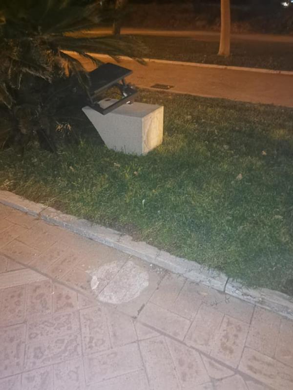 Davoli. Il sindaco Papaleo ammonisce l'ennesimo atto di vandalismo sul lungomare  images Davoli. Il sindaco Papaleo ammonisce l'ennesimo atto di vandalismo sul lungomare