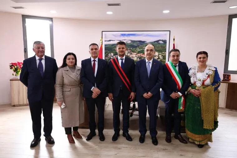 images Il Presidente albanese Begaj suggella il patto di gemellaggio tra Mirdita e San Cosmo Albanese