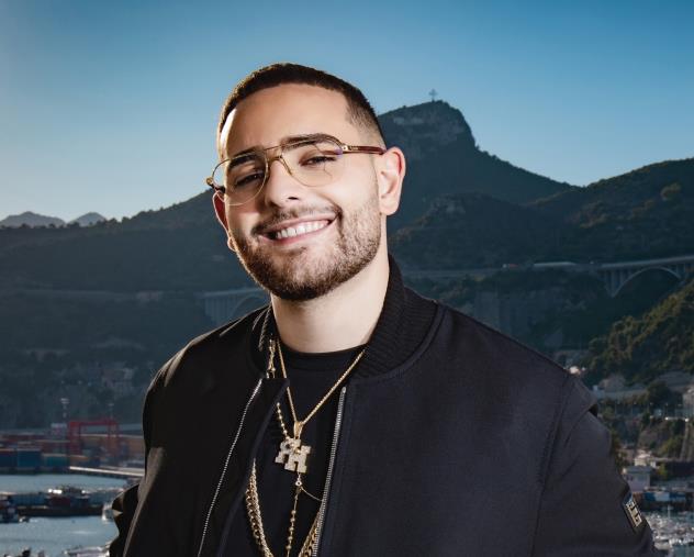 images Rocco Hunt mantiene la promessa e torna a Crotone: questa volta è quella giusta 