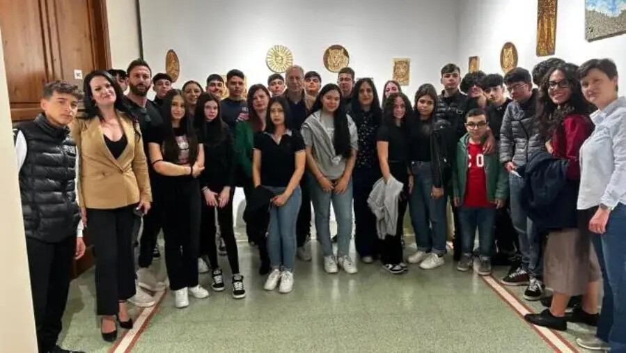 images Taurianova, la biblioteca Renda “invasa” dagli studenti del Gemelli Careri: un viaggio tra cultura e radici