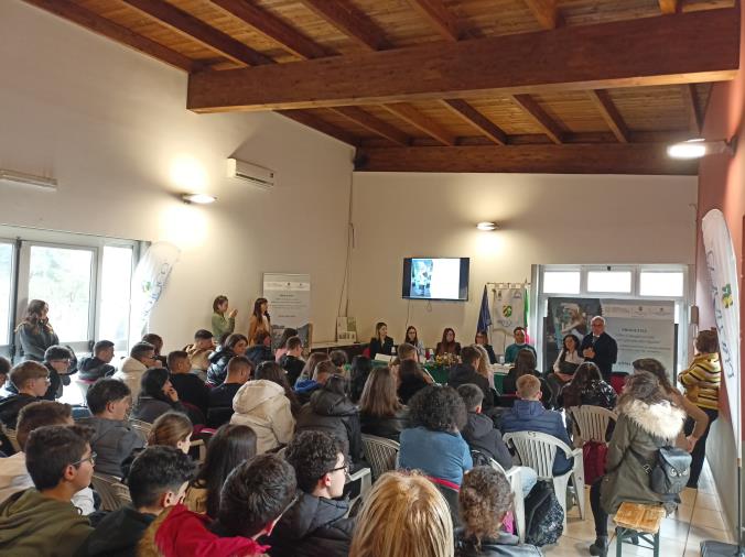 "Oltre il disagio sociale, educare i giovani alla legalità": presentato il progetto della Proloco di Sersale images "Oltre il disagio sociale, educare i giovani alla legalità": presentato il progetto della Proloco di Sersale