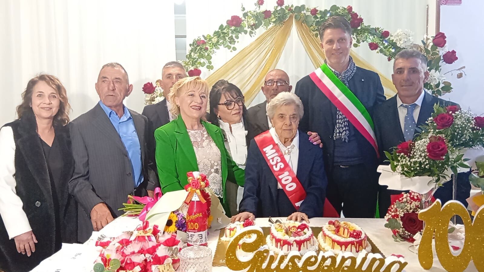 images Cropani celebra i 100 anni di Nonna Giuseppina Cimino 
