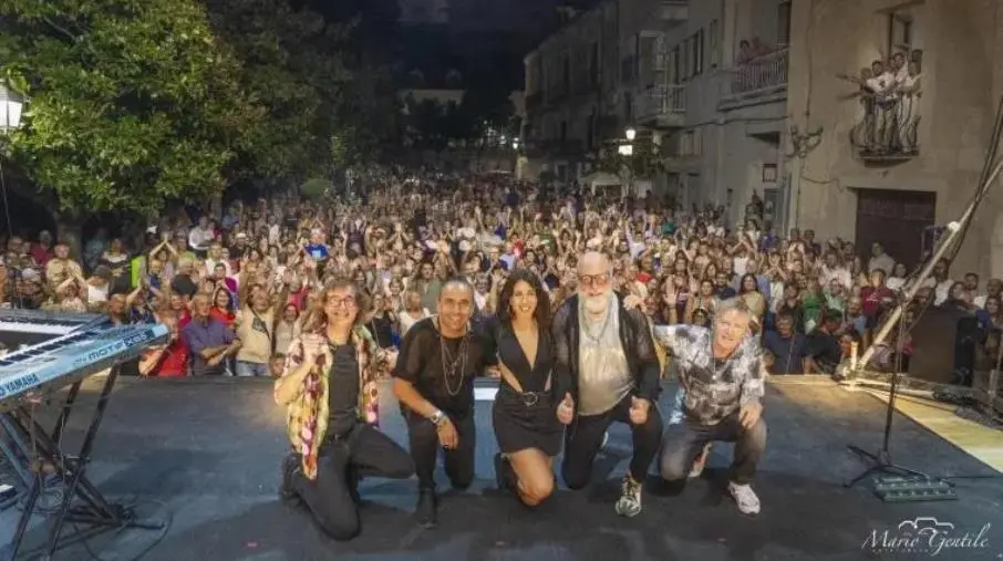 Taverna, bagno di folla per i Matia Bazar images Taverna, bagno di folla per i Matia Bazar