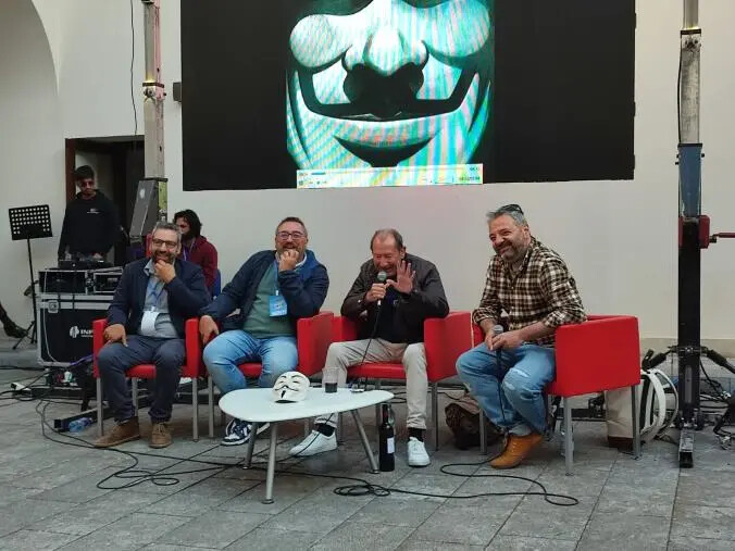 Nuvola Comics, bagno di folla per David Lloyd e "V for Vendetta" per l'ultimo appuntamento di "Fumetti InChiostro"
images Nuvola Comics, bagno di folla per David Lloyd e "V for Vendetta" per l'ultimo appuntamento di "Fumetti InChiostro"