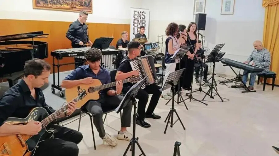 Cinquefrondi, musica d'insieme Jazz al Liceo Musicale “G. Rechichi” images Cinquefrondi, musica d'insieme Jazz al Liceo Musicale “G. Rechichi”