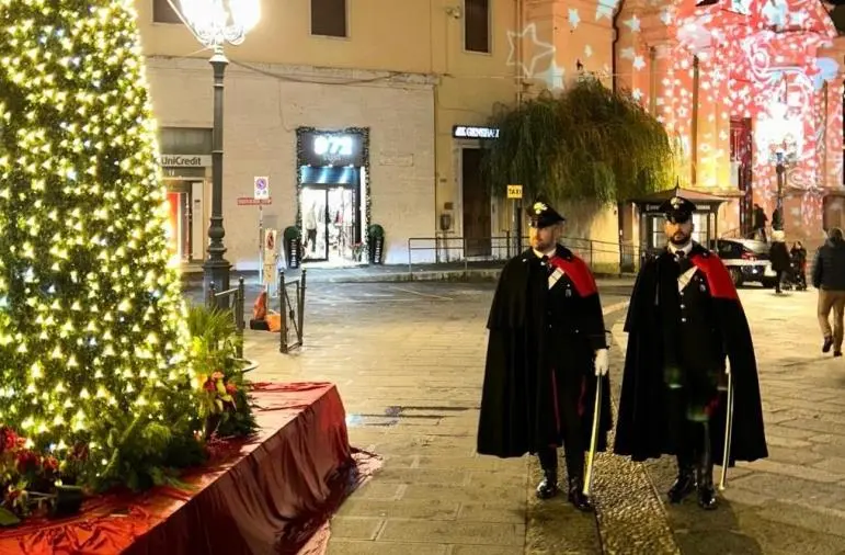 images L'Arma pattuglia in alta uniforme il centro di Catanzaro nelle prime serate del 2025