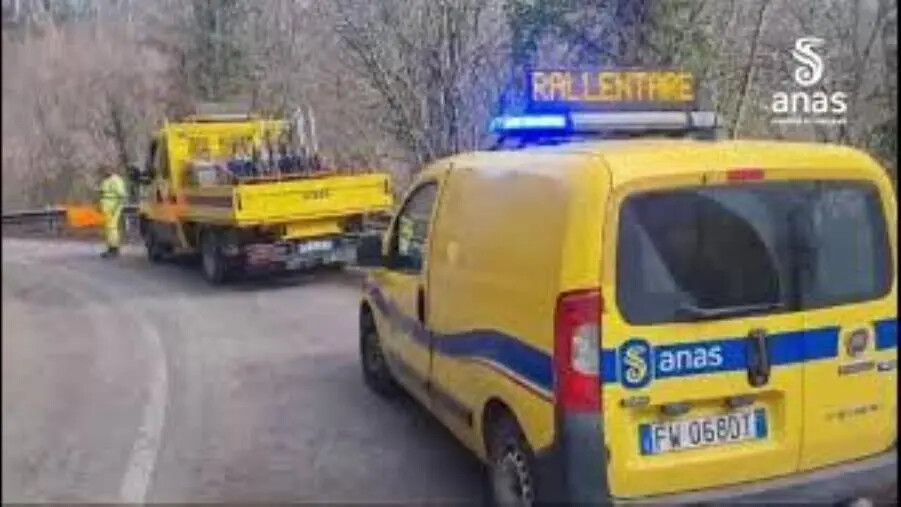 images Viabilità, in corso la pulizia della Ss 182 "delle Serre Calabre"&nbsp;tra Torre di Ruggero e Chiaravalle Centrale