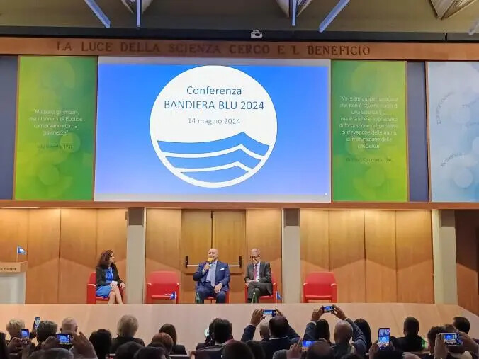 A Soverato la bandiera blu per l'ottavo anno consecutivo images A Soverato la bandiera blu per l'ottavo anno consecutivo