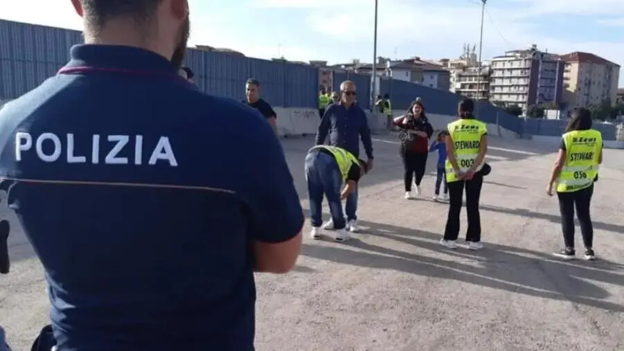images Incontro di calcio Crotone-Taranto: daspo per sette tifosi pugliesi 
