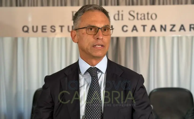 Catanzaro, il neo questore Linares incontra i vertici dell'Arma images Catanzaro, il neo questore Linares incontra i vertici dell'Arma