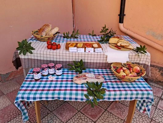 Al Comprensivo Mandatoriccio "We care", la bellezza del dialogo intergenerazionale a scuola