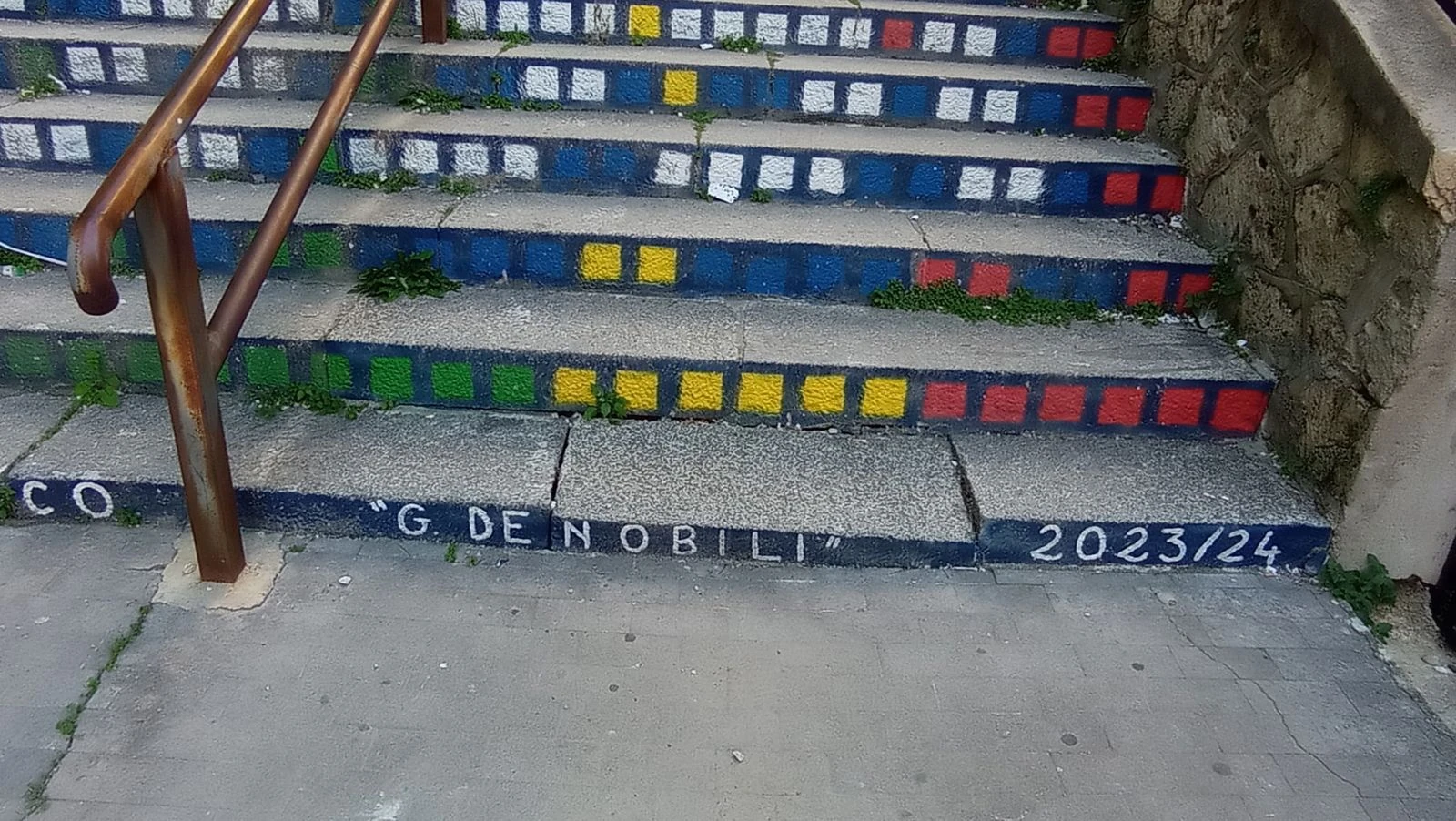 Scalinata San Leonardo di Catanzaro senza manutenzione: professionista cade per un gradino in dislivello e finisce in ospedale 