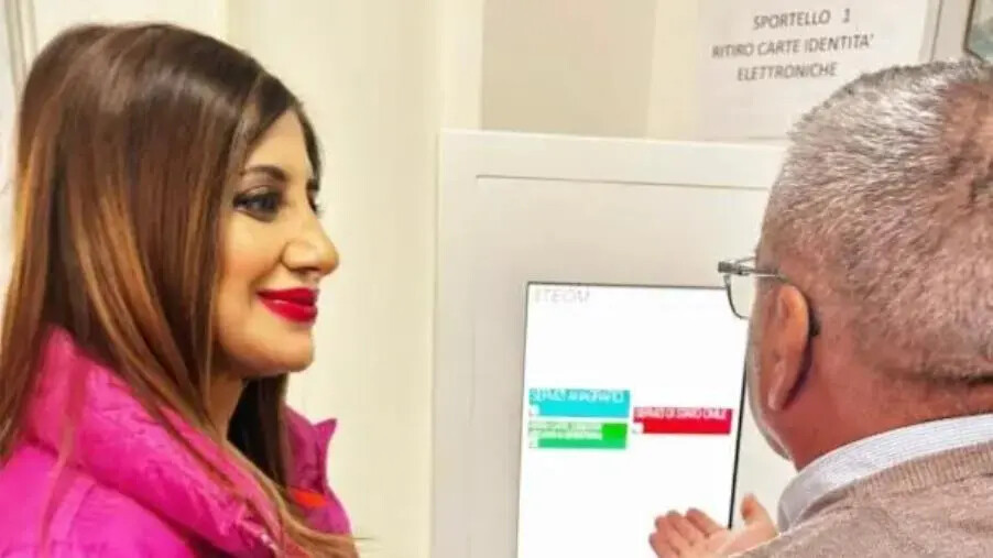 images Attivo il totem "Elimina coda digitale", Iemma: "Passo avanti per un'amministrazione più moderna ed efficiente"