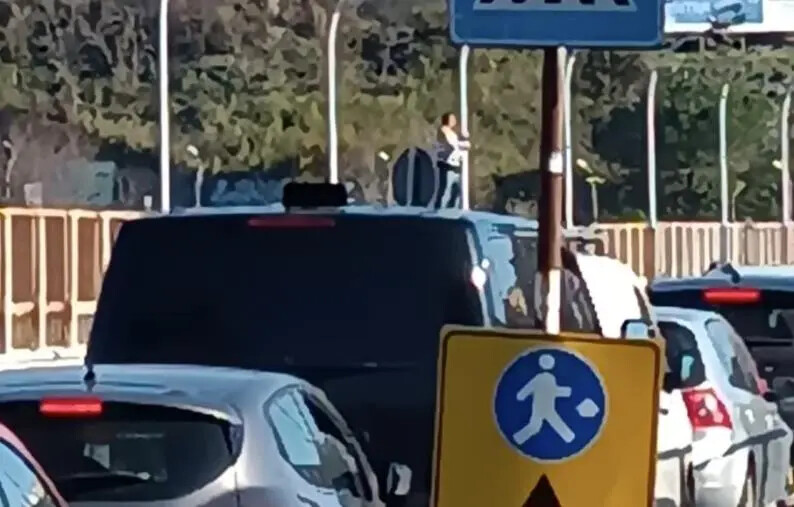 Minaccia di lanciarsi nel vuoto, paura per un uomo sul Ponte Morandi di Catanzaro images Minaccia di lanciarsi nel vuoto, paura per un uomo sul Ponte Morandi di Catanzaro