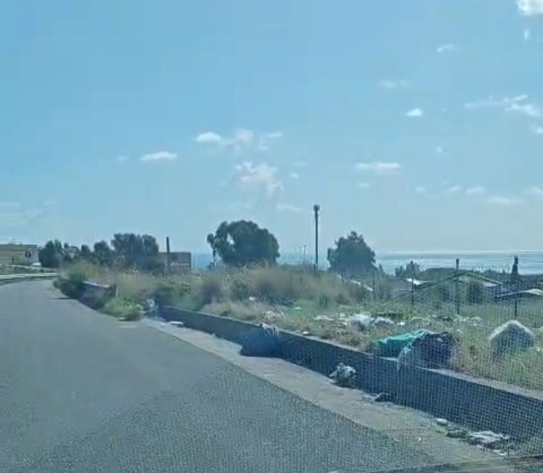 SP48 a Catanzaro, Riccio: "Vergogna alla vigilia del 2 novembre rifiuti e degrado sulla strada per il cimitero di Lido" images SP48 a Catanzaro, Riccio: "Vergogna alla vigilia del 2 novembre rifiuti e degrado sulla strada per il cimitero di Lido"