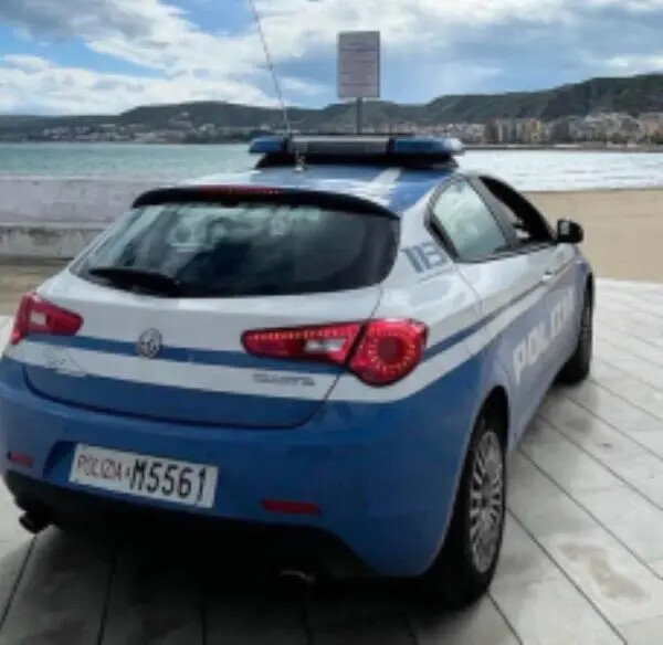 images Armato di un’ascia minaccia la sorella: un arresto a Crotone