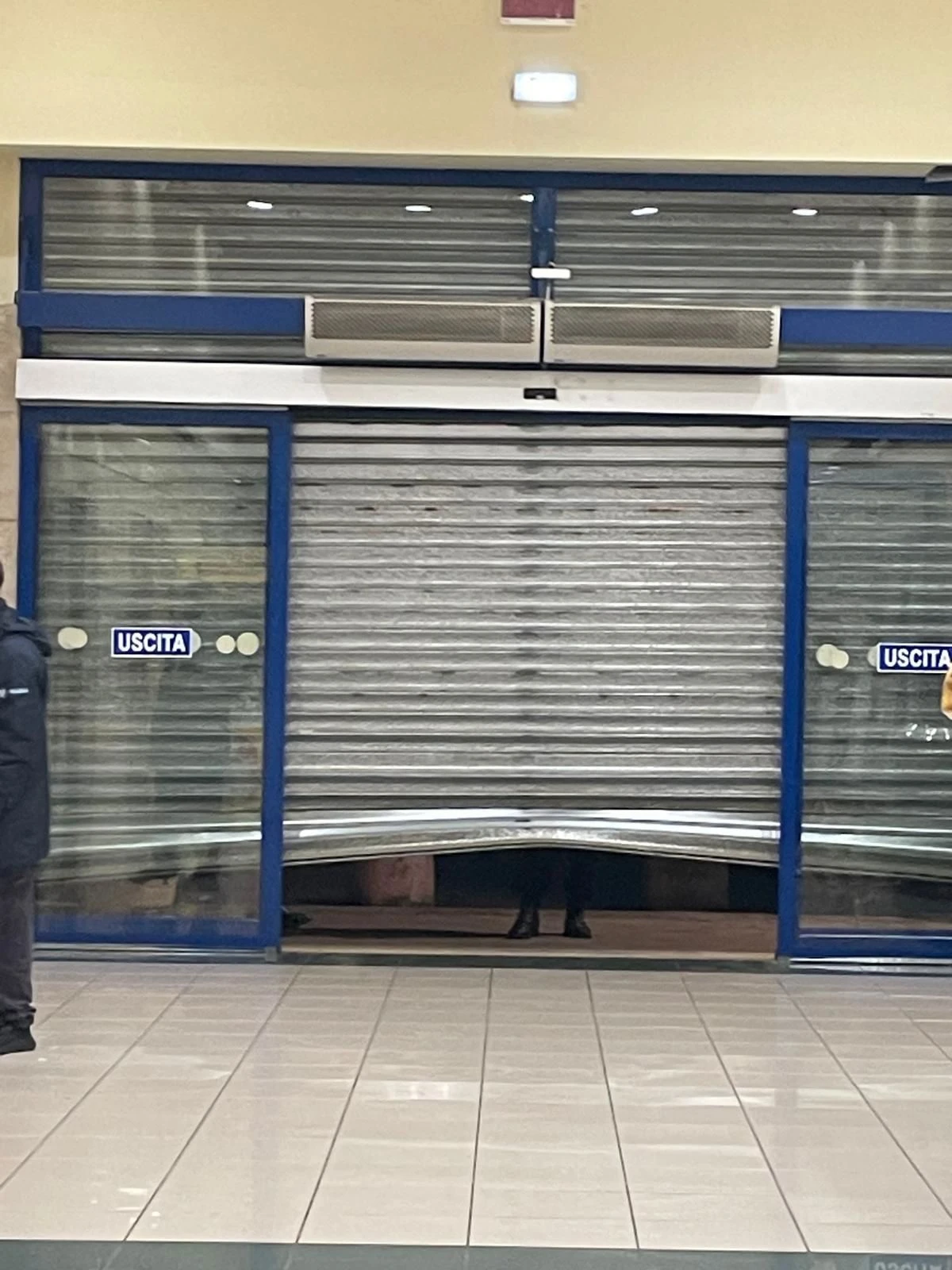 Tentato colpo al Centro Commerciale “Le Vigne” a Castrovillari: ladri messi in fuga dall’allarme