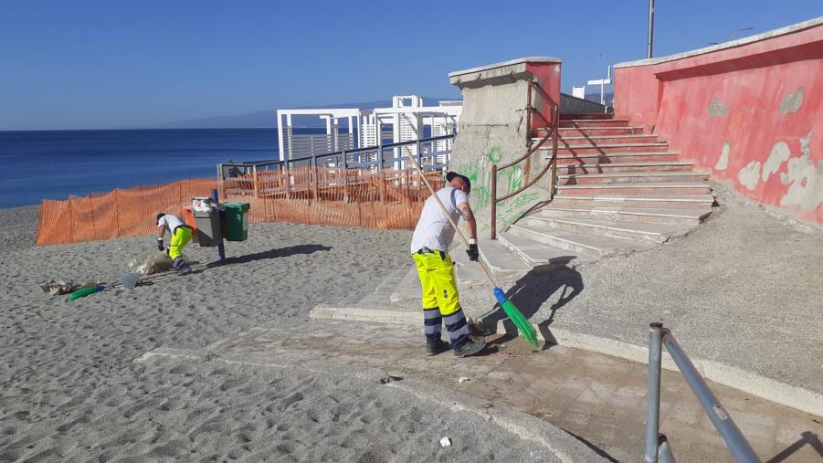 Al via il progetto “Spiagge Pulite 5”, coinvolti 4 ospiti del Centro Calabrese di Solidarietà images Al via il progetto “Spiagge Pulite 5”, coinvolti 4 ospiti del Centro Calabrese di Solidarietà