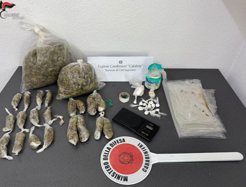 images Cirò, droga nascosta in un immobile abbandonato: sequestrati oltre 34 grammi di cocaina e 380 di marijuana