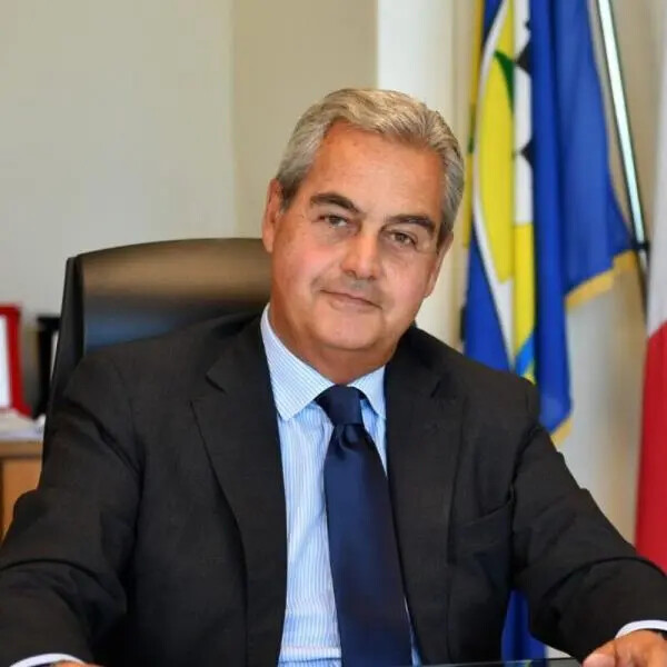 images Pietropaolo: "C’era una volta la sfida digitale… e la Calabria immobile continua ad accumulare svantaggio competitivo"