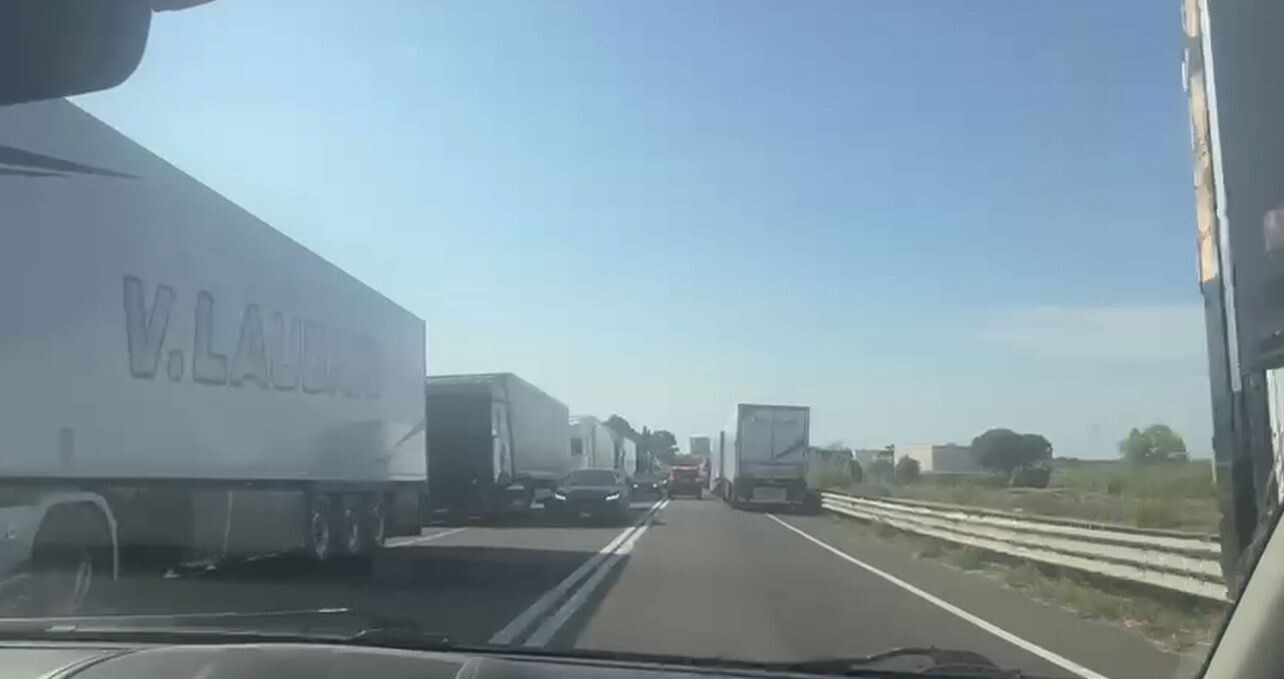 images Parlano gli autotrasportatori in sciopero, la Calabria attende risposte: oggi tavolo al MIT (VIDEO)