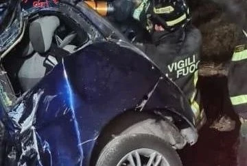 Tragedia nel Catanzarese: ventenne muore in un incidente nella notte