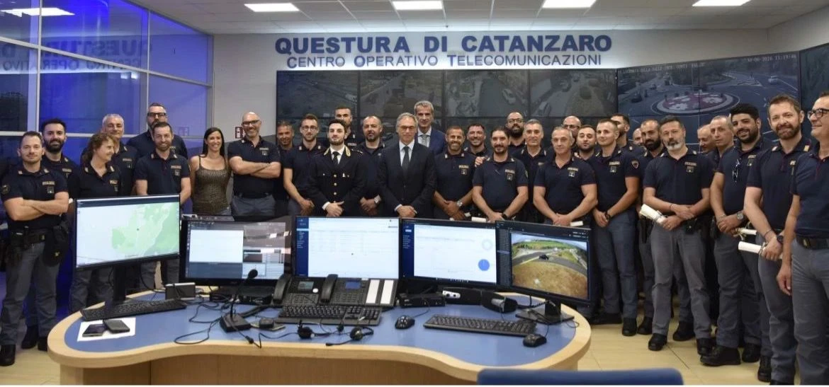 Catanzaro, il questore consegna agli uomini dell’Ufficio Prevenzione Generale e Soccorso Pubblico attestati di merito 