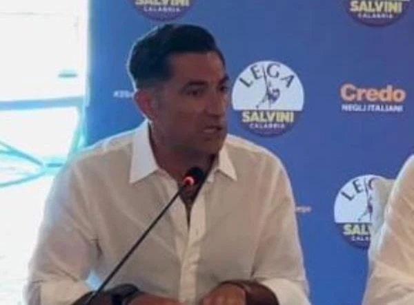 Furgiuele attacca Salvini: “Guardi meno Vannacci e ciò che gli sta crollando intorno”