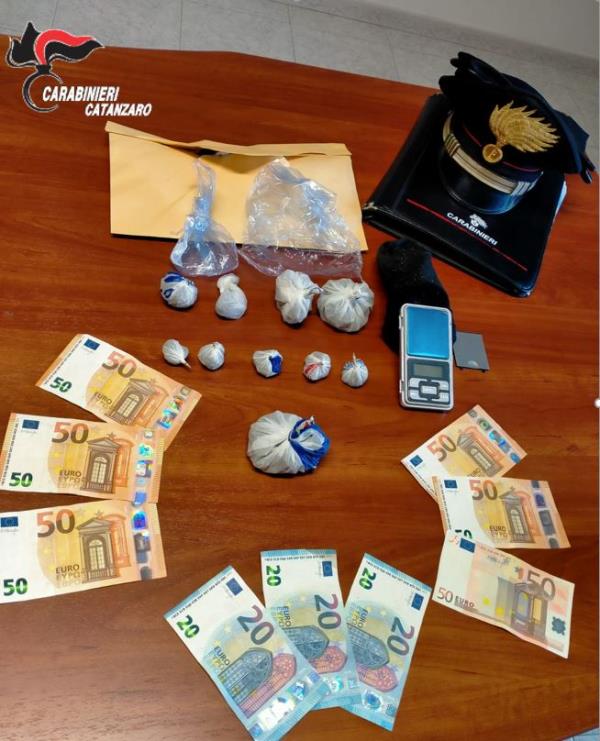 images Soverato. Si fingevano frequentatori del mercato per spacciare droga: due arresti