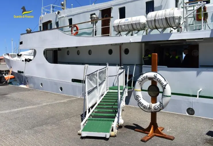 La Nave Scuola “Giorgio Cini” della Guardia di Finanza fa scalo al porto di Vibo Marina images La Nave Scuola “Giorgio Cini” della Guardia di Finanza fa scalo al porto di Vibo Marina