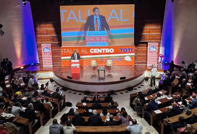 images Delegazione calabrese a Roma per la prima convention di Italia al Centro