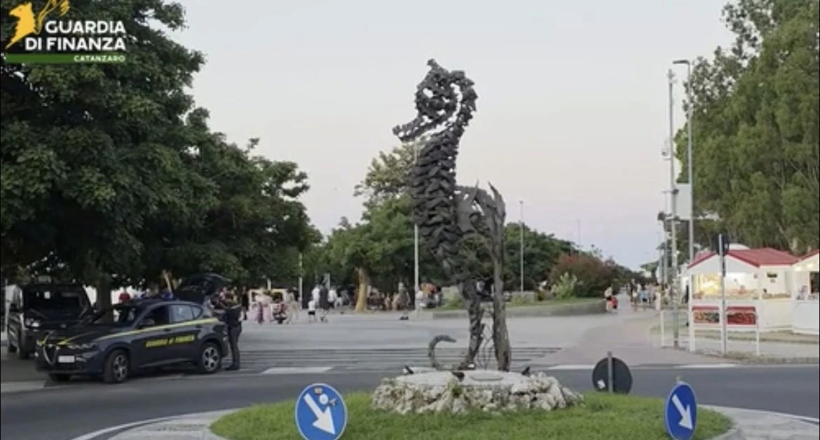 Guardia di Finanza, maggiori controlli per un'estate più sicura: nel Soveratese lotta ai "falsi" e al lavoro "nero"