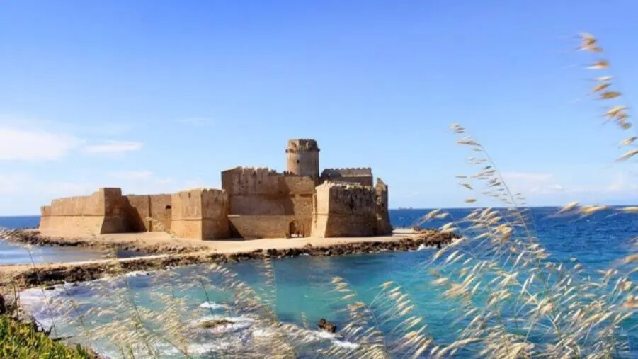 images "I borghi più belli d'Italia": Le Castella si candida a far parte dell'Associazione