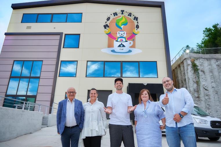 images Cerva, sullo stabilimento Montano Caffè un’opera d’arte firmata Sirelli