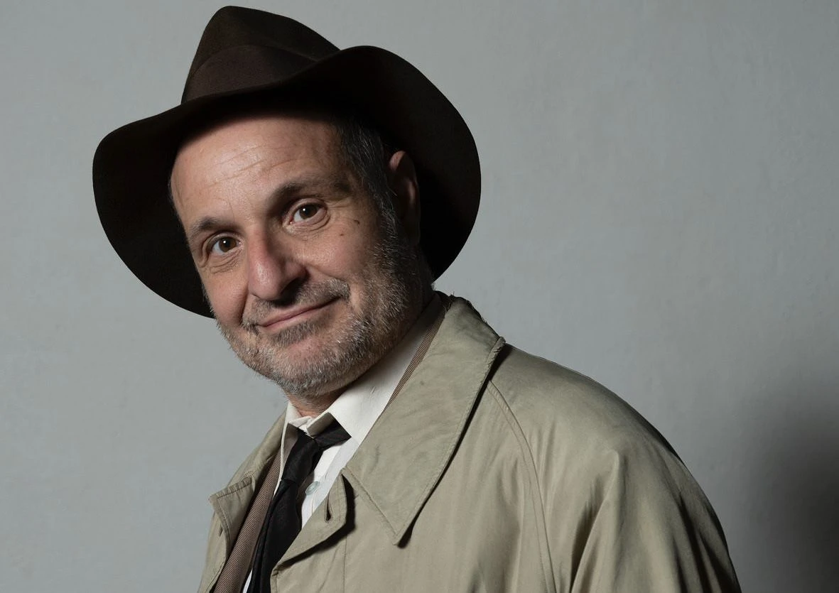 Ama Calabria, in scena a Catanzaro e Lamezia “Tenente Colombo”: intervista a Gianluca Ramazzotti