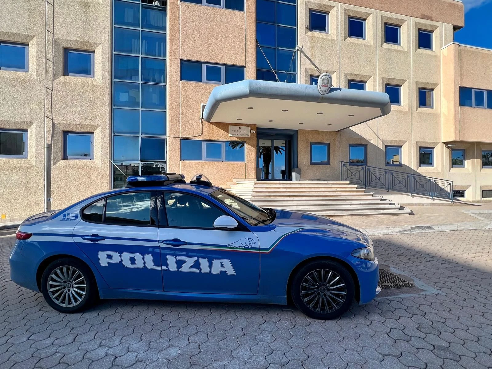 Violenza domestica, tre misure cautelari a Lamezia Terme: Polizia interviene contro presunti maltrattamenti e minacce