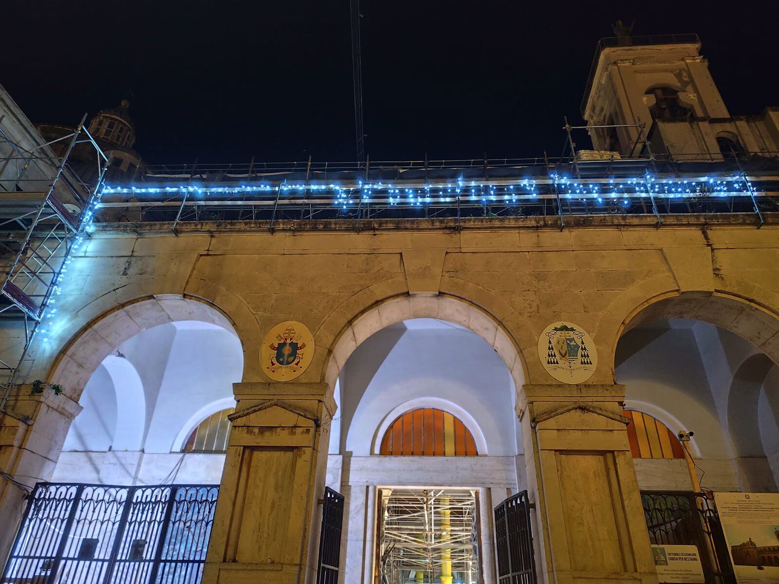 images Duomo, cantiere illuminato per Natale