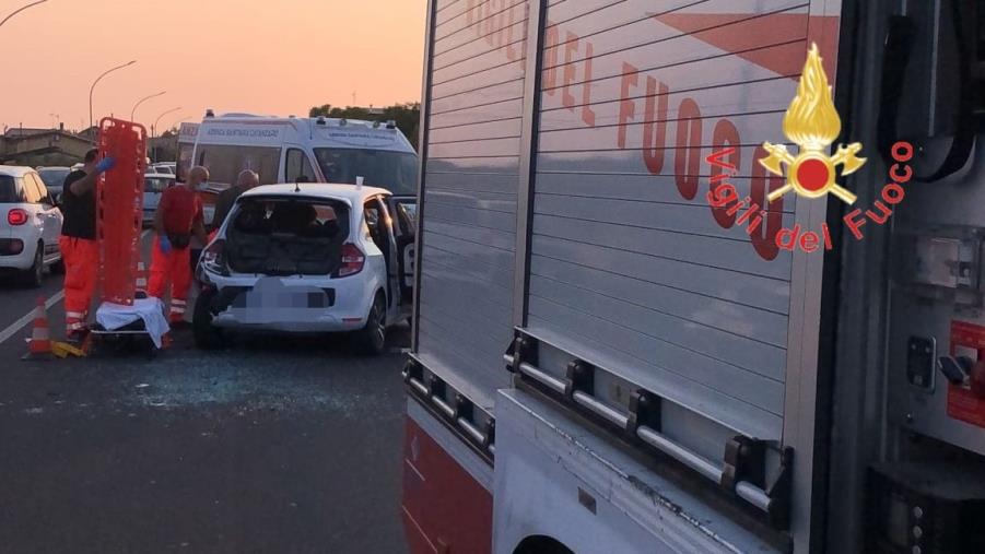 Cropani Marina, incidente tra due auto: diversi feriti images Cropani Marina, incidente tra due auto: diversi feriti