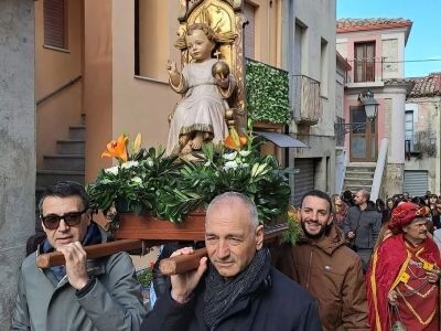 images A Badolato e Stalettì il giro del bambinello di capodanno nelle case e per le vie