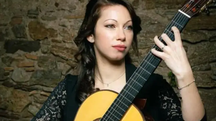 images Ama Calabria, a Laureana di Borrello il recital della chitarrista Antonella Monterosso