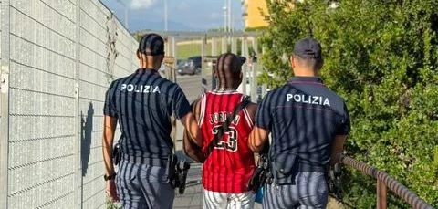 Catanzaro, il questore "trattiene" un cittadino straniero irregolare ritenuto pericoloso 