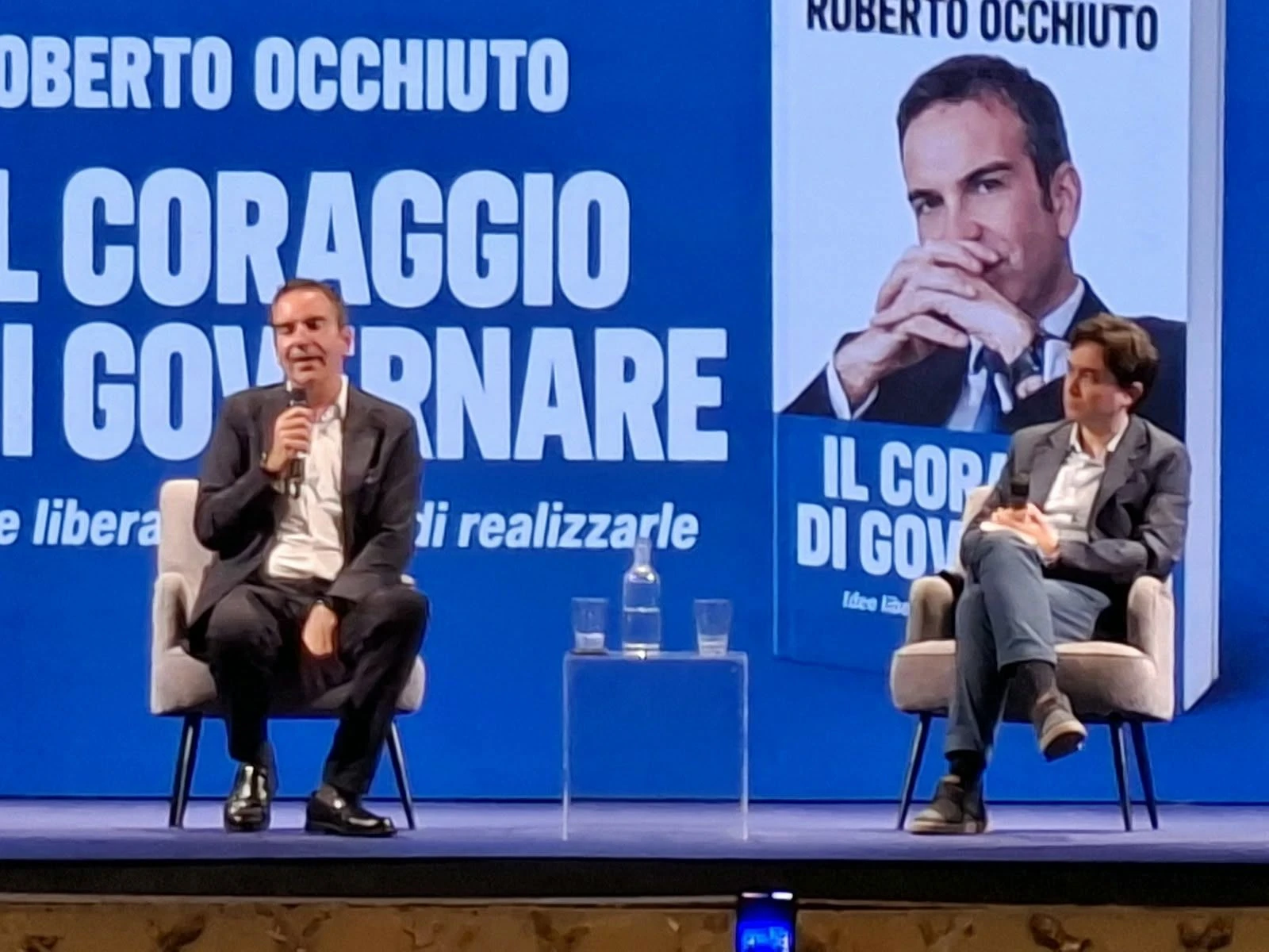 Occhiuto e la sfida oltre la Calabria: il presidente della Regione presenta il suo libro a Cosenza