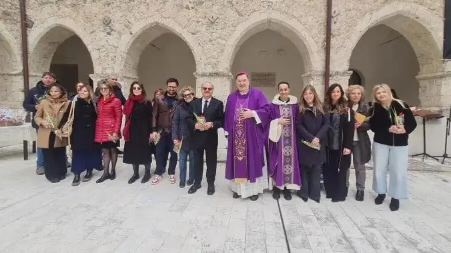 Pasqua, la Santa Messa celebrata dall’Arcivescovo Maniago nel chiostro della Procura di Catanzaro images Pasqua, la Santa Messa celebrata dall’Arcivescovo Maniago nel chiostro della Procura di Catanzaro
