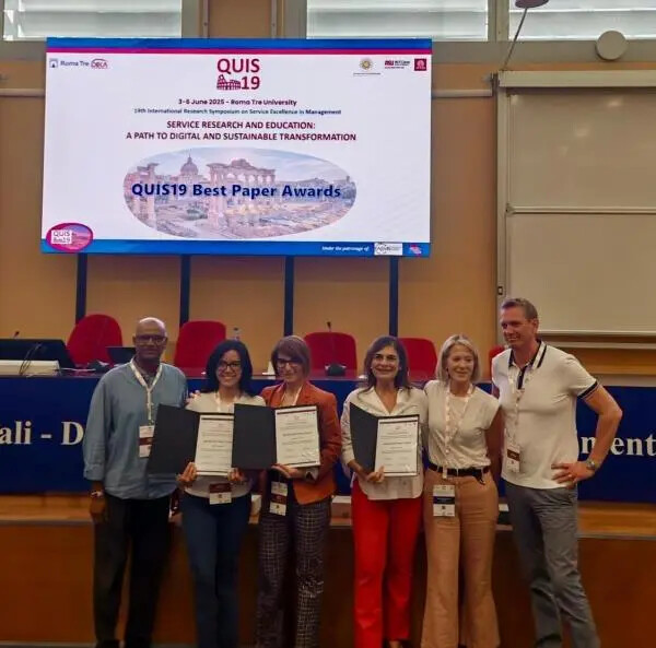 images Qualità della ricerca, l'Umg ha ricevuto il "Best Paper Award" per un lavoro sui servizi pubblici digitali
